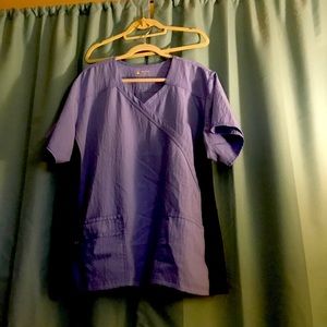 4x scrub top